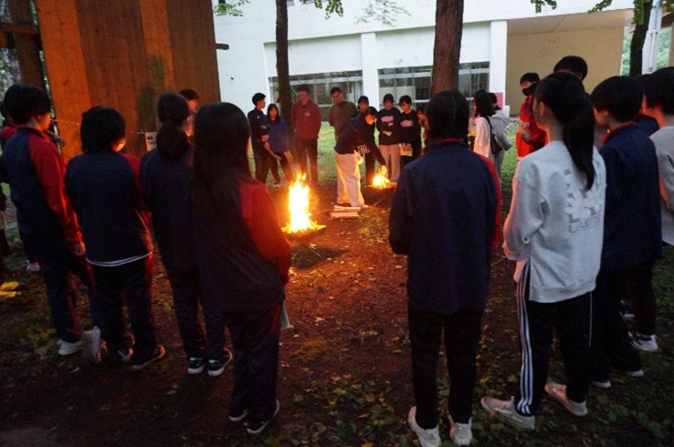 キャンプファイヤーの様子