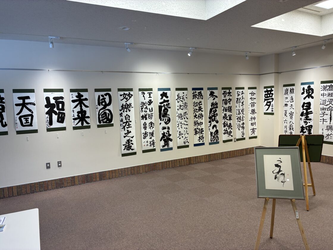 岩晴展展示の様子1