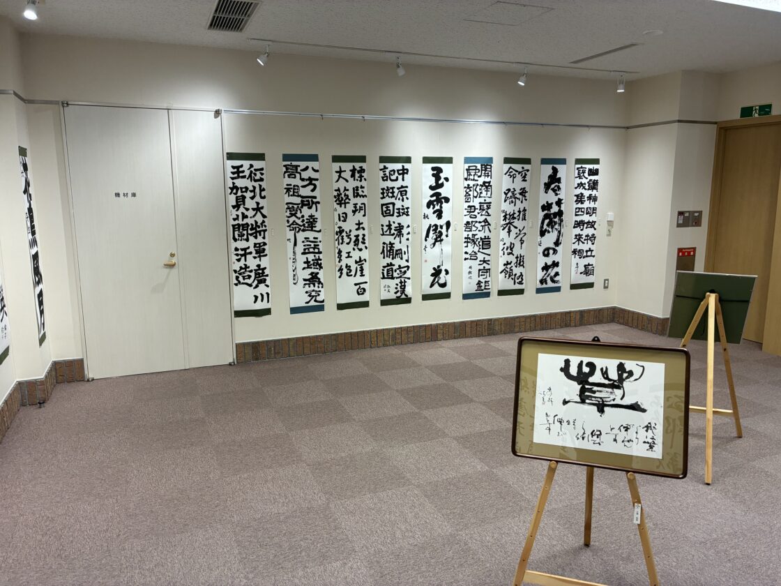 岩晴展展示の様子2